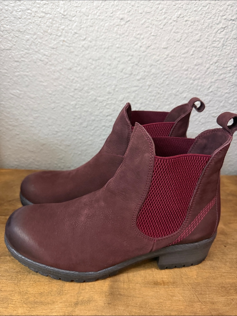 Miz Mooz women’s Chelsea Boot - Burgundy size 38 7.5/8 - Picture 1 of 6